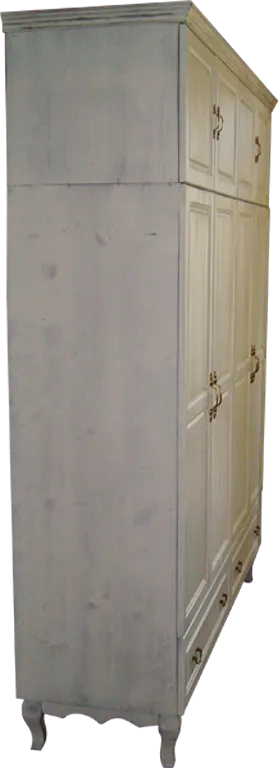 Състарен ретро гардероб